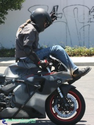 CBR954RR - One Hand Circle Burnout